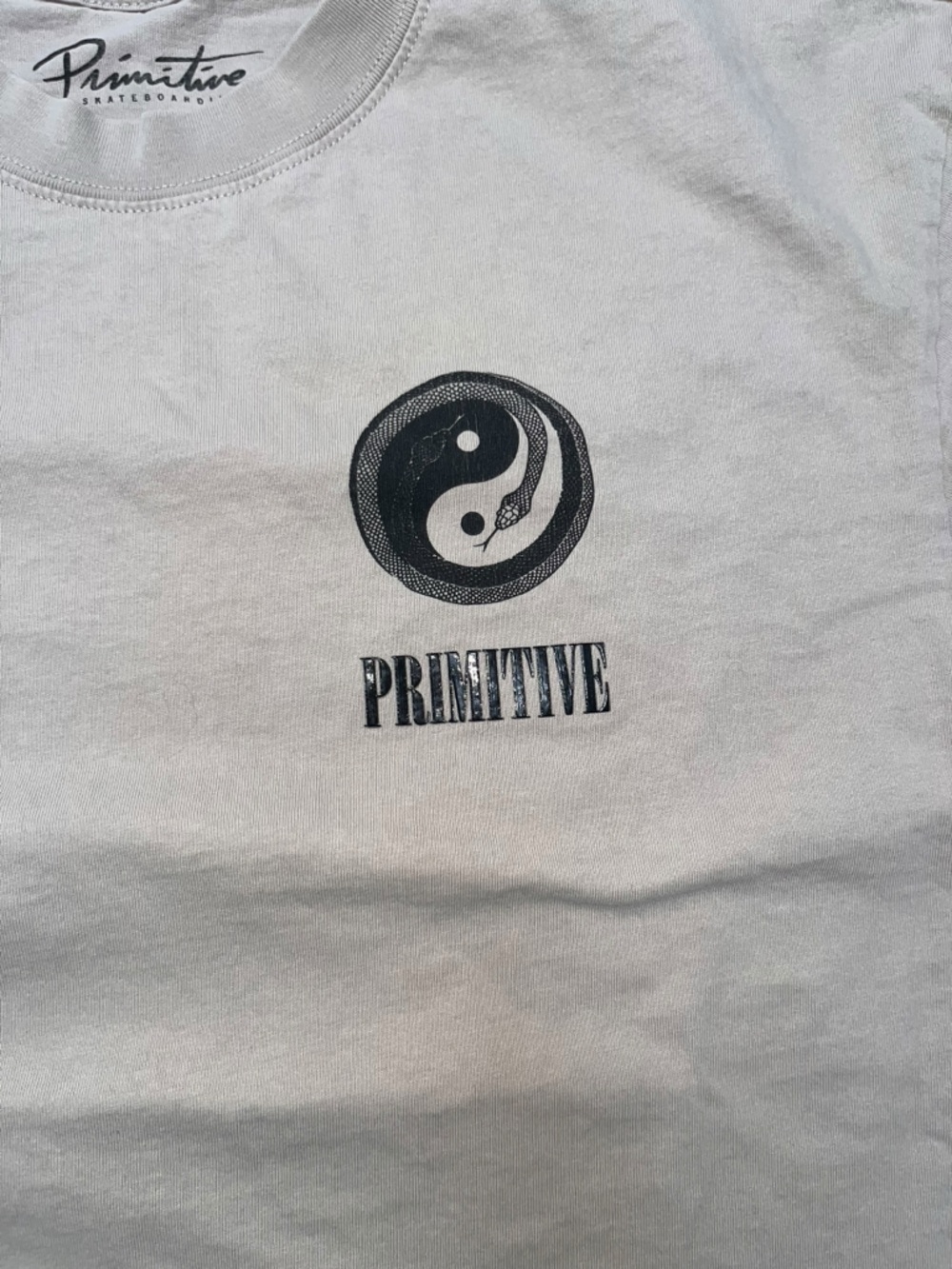 Primitive Cream Tee with Black Yin Yang Print - Picture 4 of 6